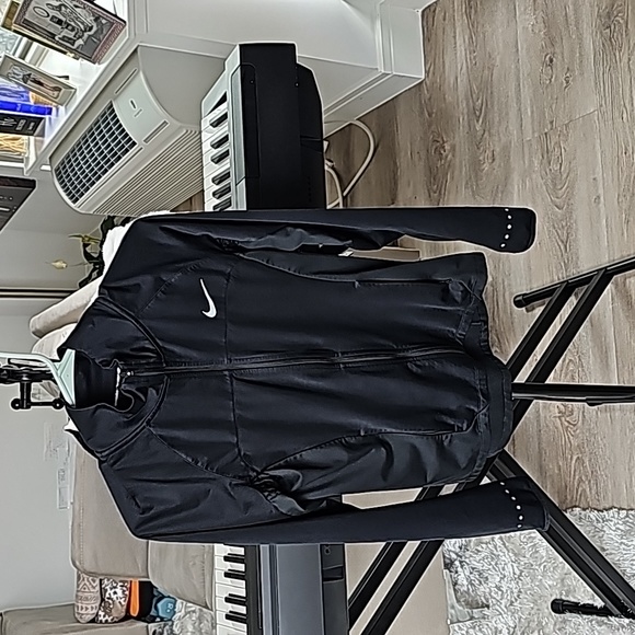 Nike Insulated Jacket - Picture 3 of 6